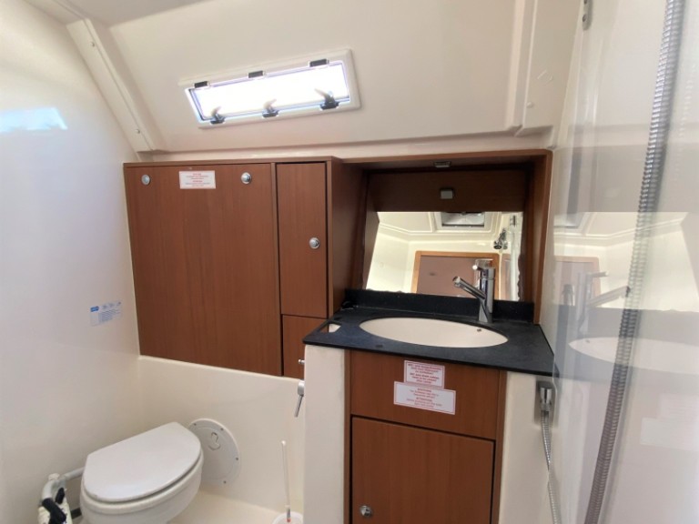 Hire a Bavaria Bavaria 40 Sukošan