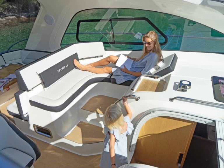 Charter a Bavaria Bavaria Sport 44 HT in Sukošan on Samboat