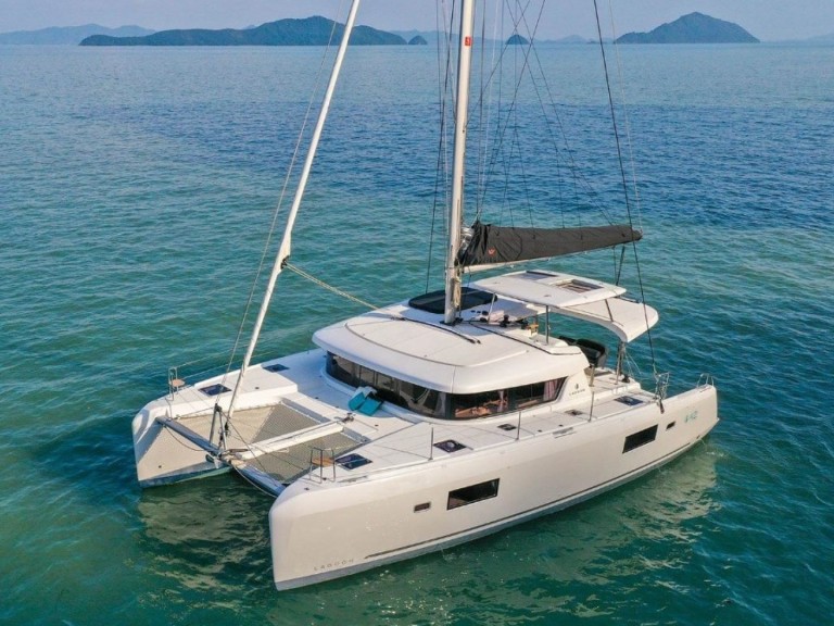 Hire Catamaran with or without skipper Lagoon Néa Péramos