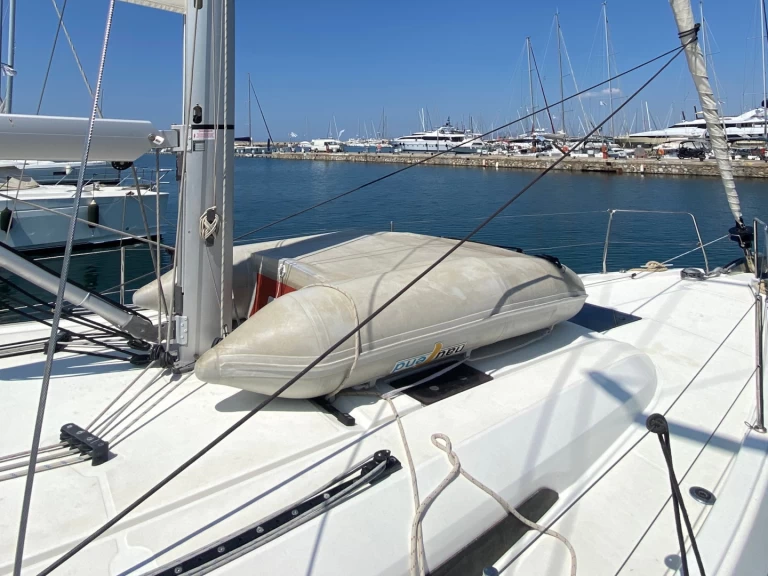 Hire a Bénéteau Oceanis 40.1 (3 double and 1 bunk beds) Lefkáda