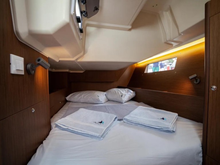 Hire a Bénéteau Oceanis 41.1 Orhaniye