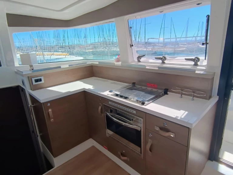 Yacht hire Capo d'Orlando cheap Bali 4.2