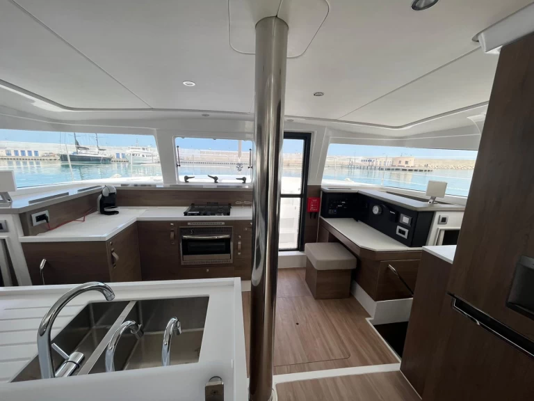 Catamaran hire in Capo d'Orlando - Bali Bali 4.2