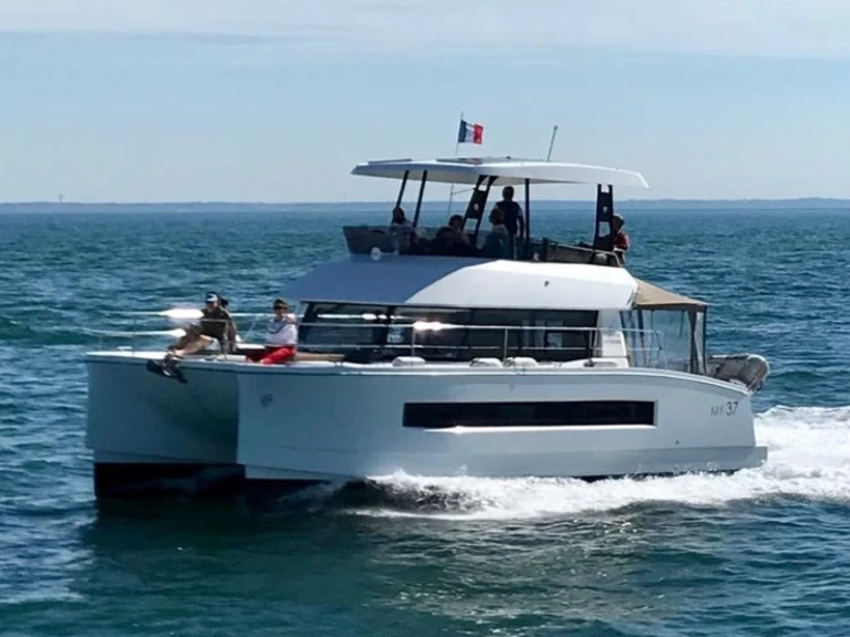 Charter a Fountaine Pajot Fountaine Pajot MY 37 in Cogolin on Samboat