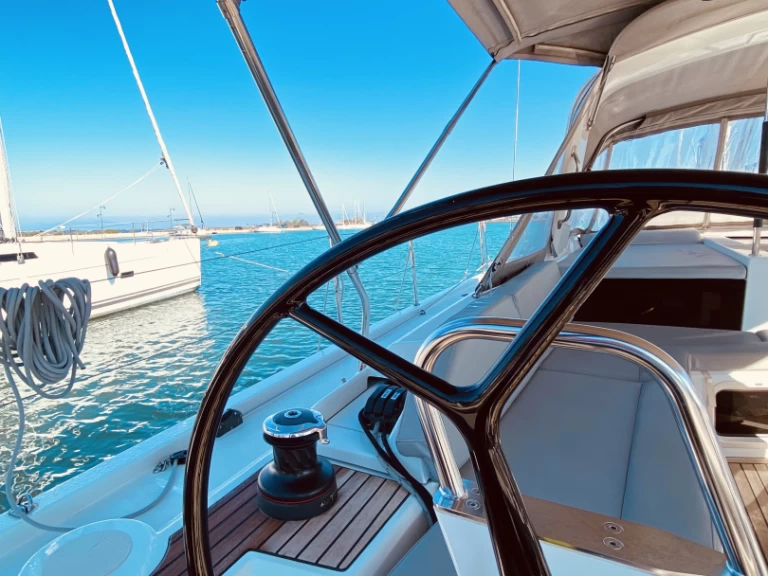 Hire Sailboat with or without skipper Bénéteau Lefkáda