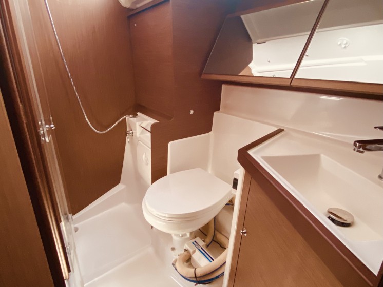 Hire Sailboat Bénéteau with a boat licence