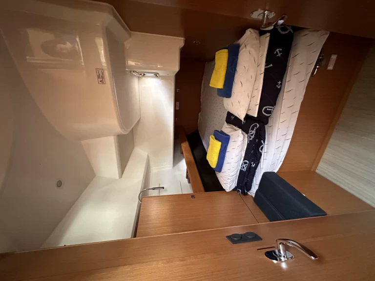 Hire Sailboat Bavaria with a boat licence