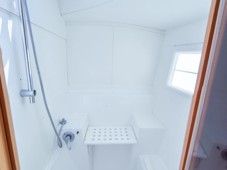 Hire Catamaran with or without skipper Lagoon Rangiroa