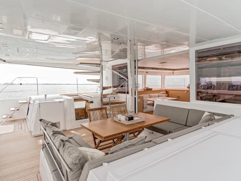 Yacht charter Sant Antoni de Portmany - Lagoon Lagoon 560 on SamBoat