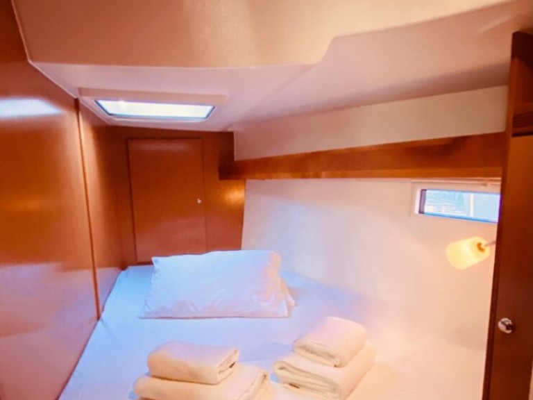 Hire Sailboat with or without skipper Bavaria Kavála