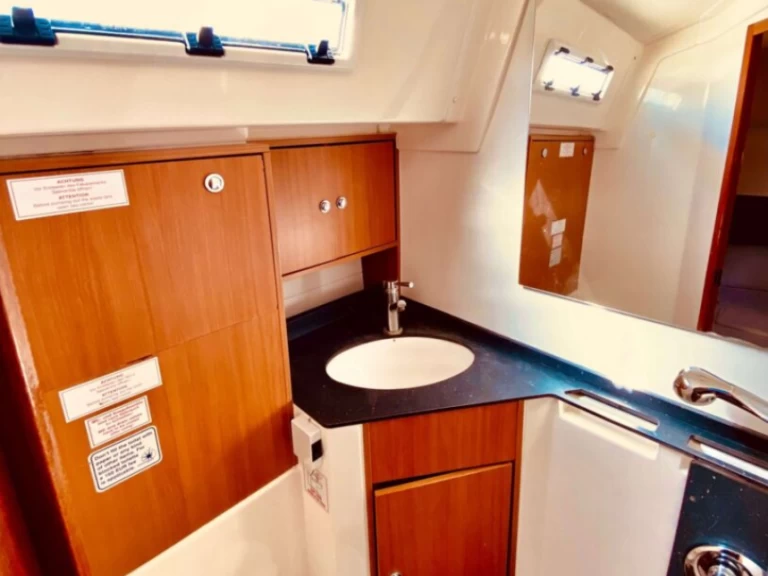 Hire Sailboat Bavaria with a boat licence