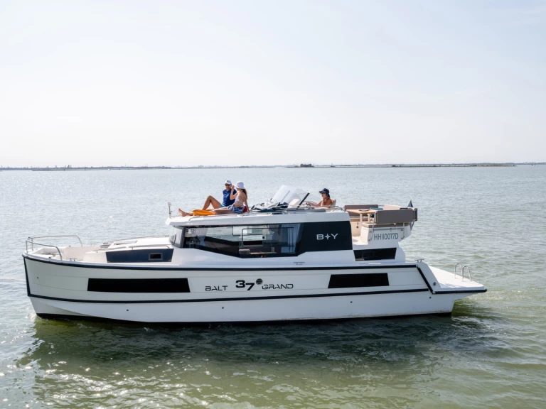 Yacht charter Casale sul Sile - Balt-Yacht Grand 37 on SamBoat