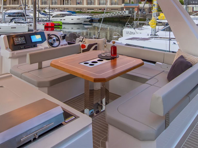 Motorboat hire in Road Town - Leopard Leopard 40 Powercat