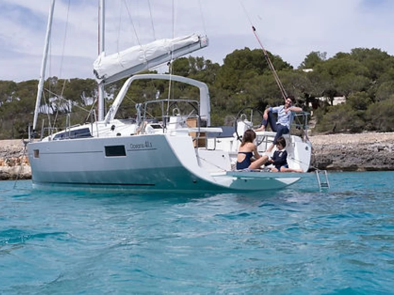 Hire a Bénéteau Oceanis 41.1 Port Grimaud