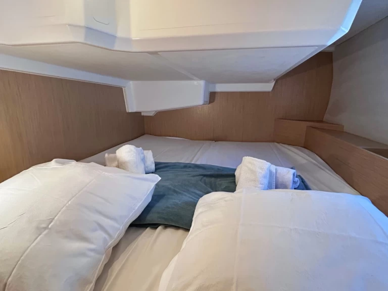 Sailboat to hire Port Grimaud at the best price