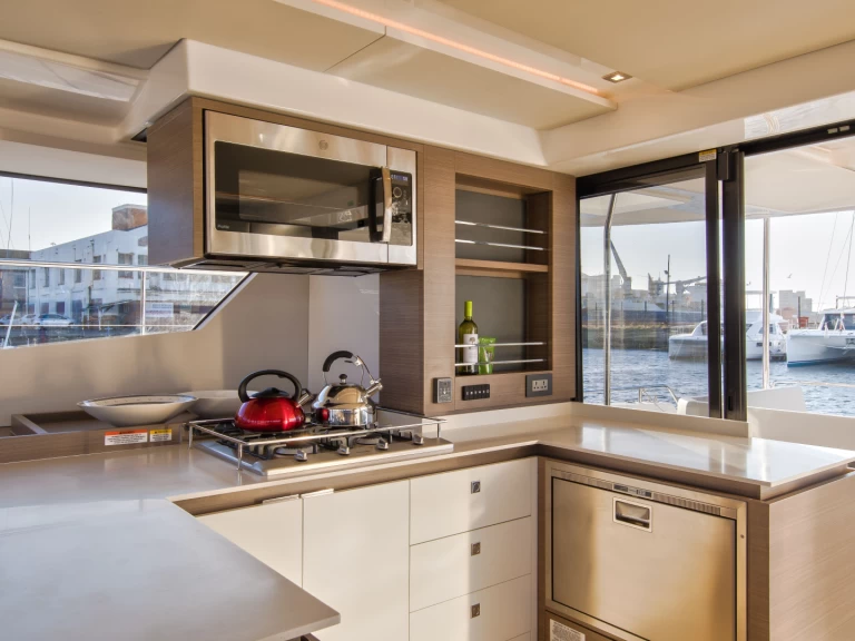 Yacht charter Port Grimaud - Leopard Leopard 53 Powercat on SamBoat