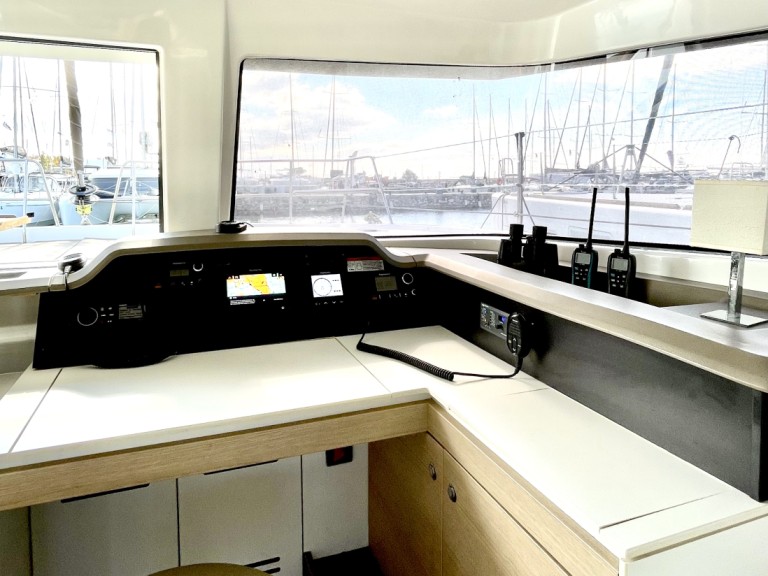 Catamaran hire in Alimos - Bali Bali 4.1