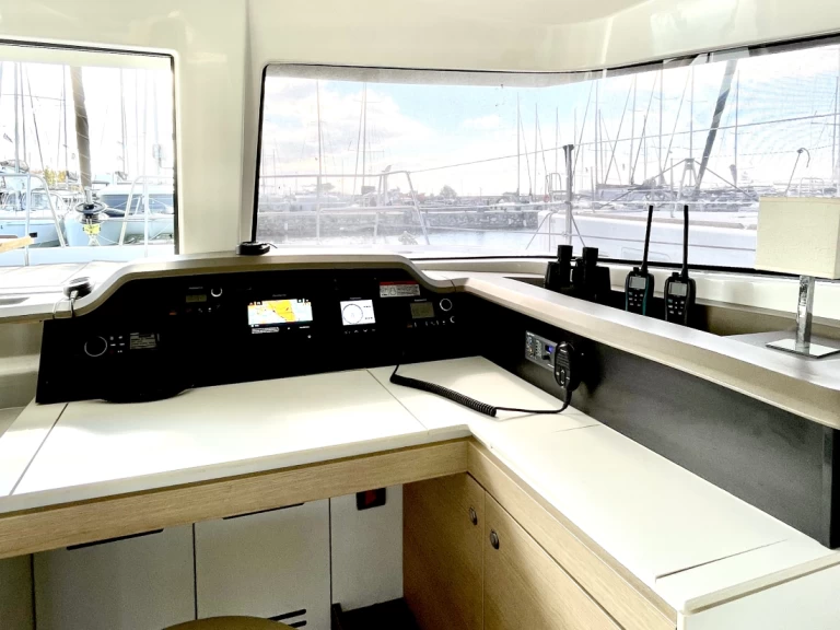 Catamaran hire in Alimos - Bali Bali 4.1