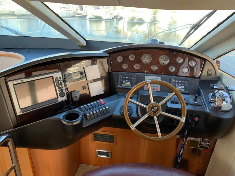 Hire a Sunseeker Manhattan 50 Primošten