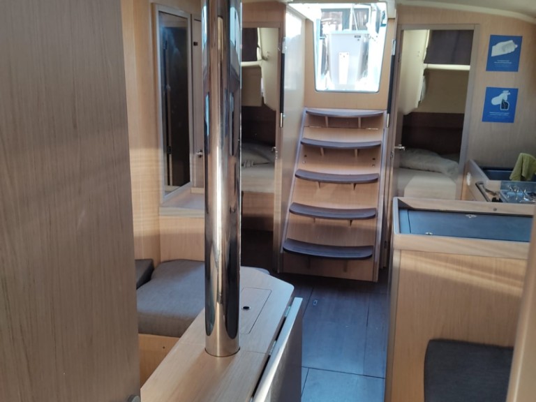 Hire Sailboat with or without skipper Bénéteau Salerno