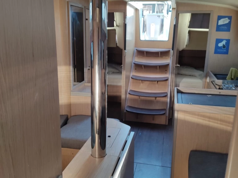 Hire Sailboat with or without skipper Bénéteau Salerno