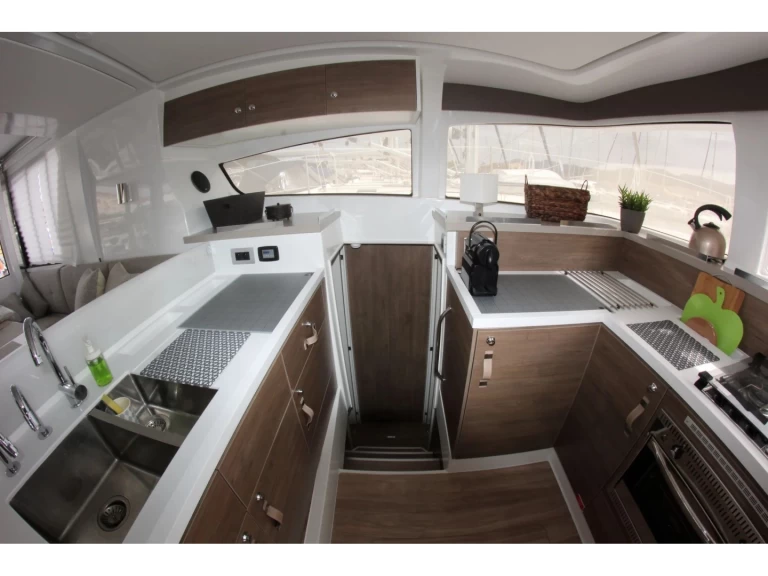 Hire a Bali Bali 4.2 Nikiána