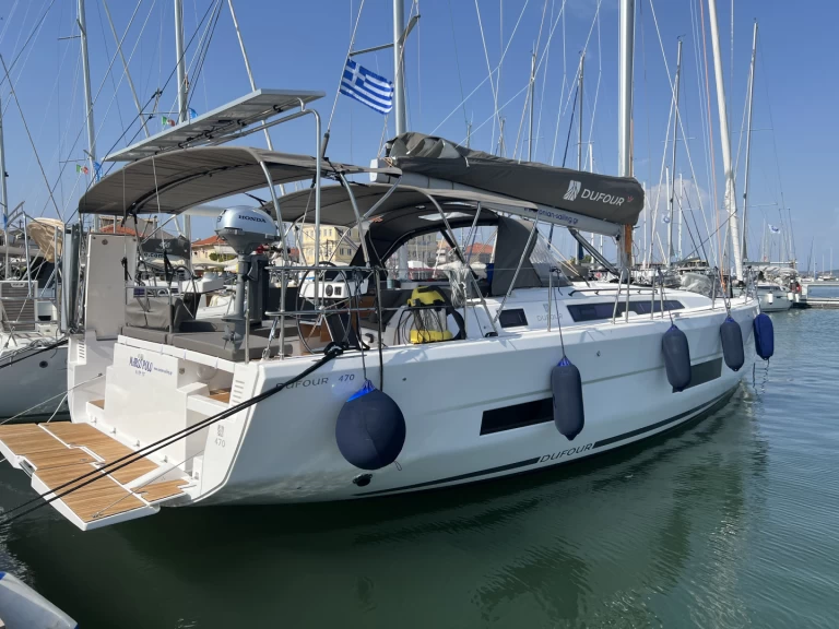 Charter a Dufour Dufour 470 in Lefkáda on Samboat