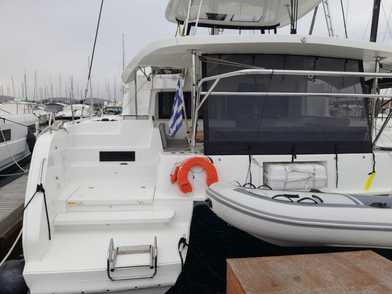 Hire Catamaran Lagoon with a boat licence