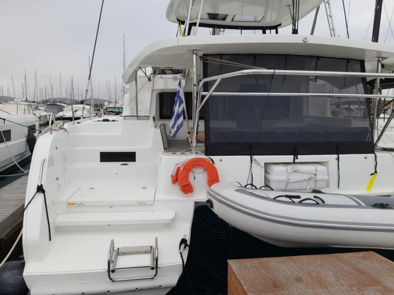Hire Catamaran Lagoon with a boat licence