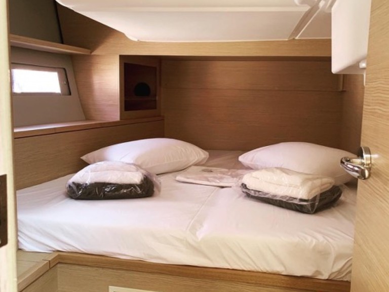 Charter a Dufour Dufour 530 in Lávrio on Samboat