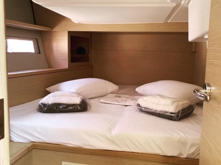 Charter a Dufour Dufour 530 in Lávrio on Samboat