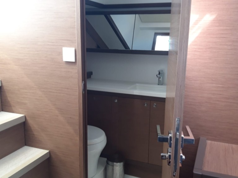 Catamaran hire in Golfo Aranci - Lagoon Lagoon 52 F