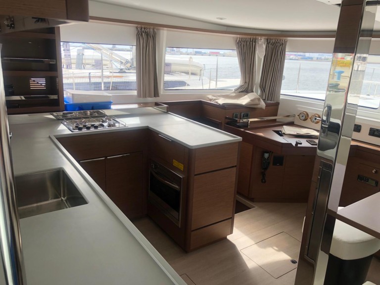 Yacht hire Cagliari cheap Lagoon 46