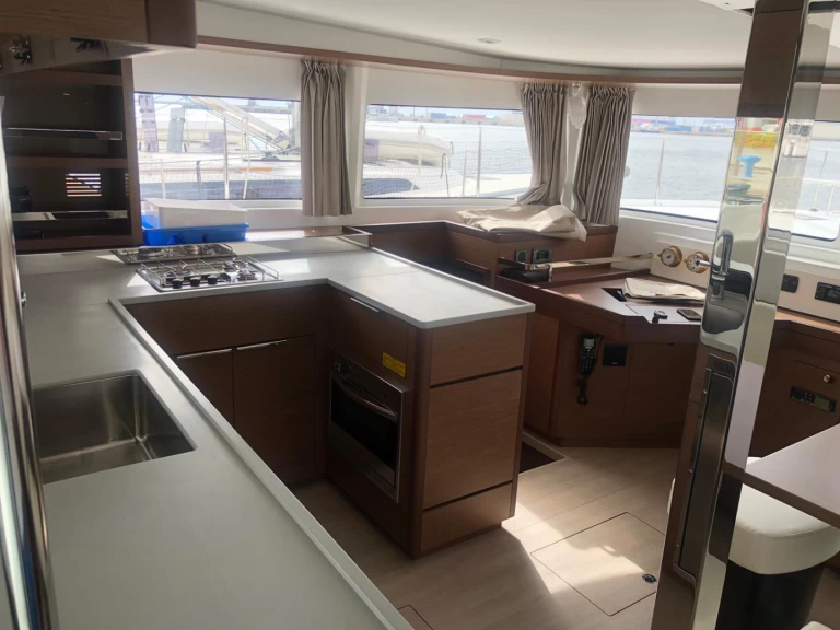 Yacht hire Cagliari cheap Lagoon 46