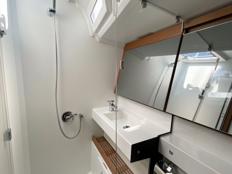 Charter a Jeanneau Sun Odyssey 440 in Marmaris (district) on Samboat