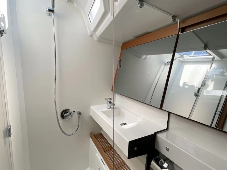 Charter a Jeanneau Sun Odyssey 440 in Marmaris (district) on Samboat