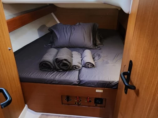 Hire Sailboat Bénéteau with a boat licence