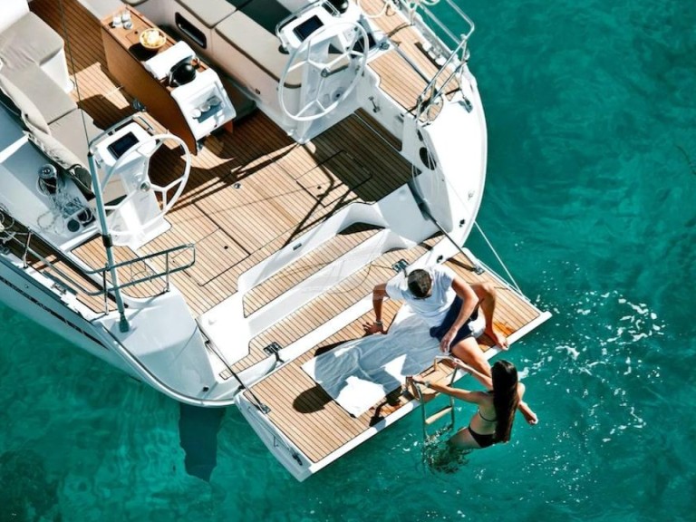 Sailboat hire in Lefkáda - Bavaria Cruiser 46