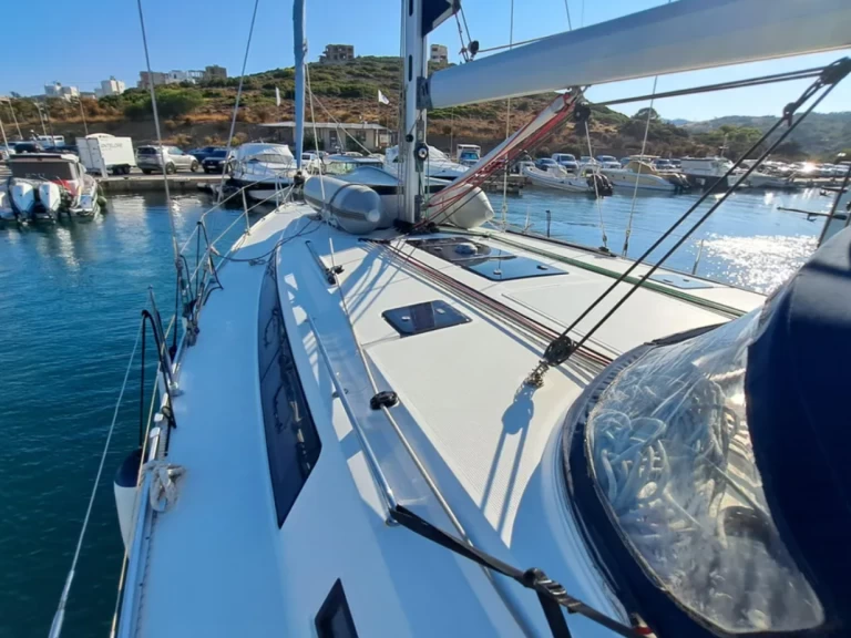 Hire Sailboat Bavaria with a boat licence