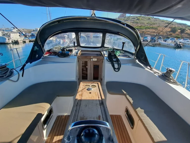 Sailboat to hire Lefkáda at the best price