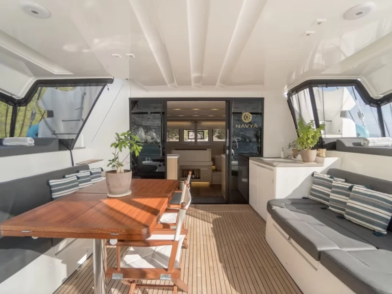 Catamaran hire in Lefkáda - Lagoon Lagoon 51