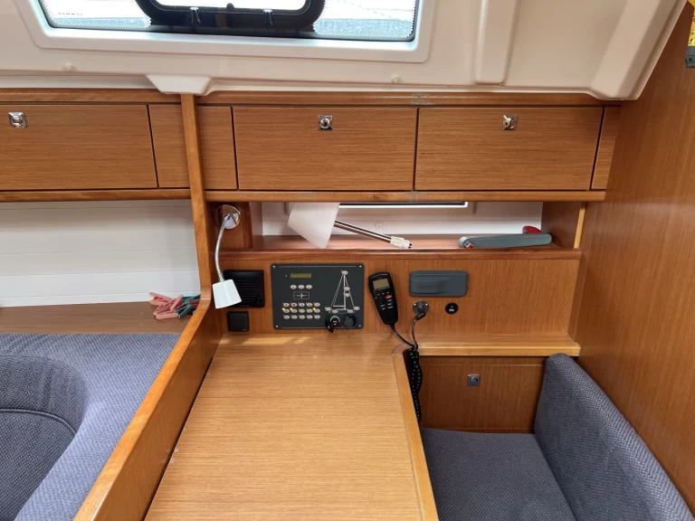 Charter a Bavaria Bavaria 41 Cruiser in Lefkáda on Samboat