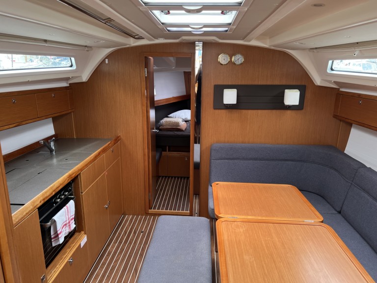 Hire Sailboat Bavaria with a boat licence