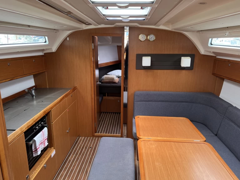 Hire Sailboat Bavaria with a boat licence