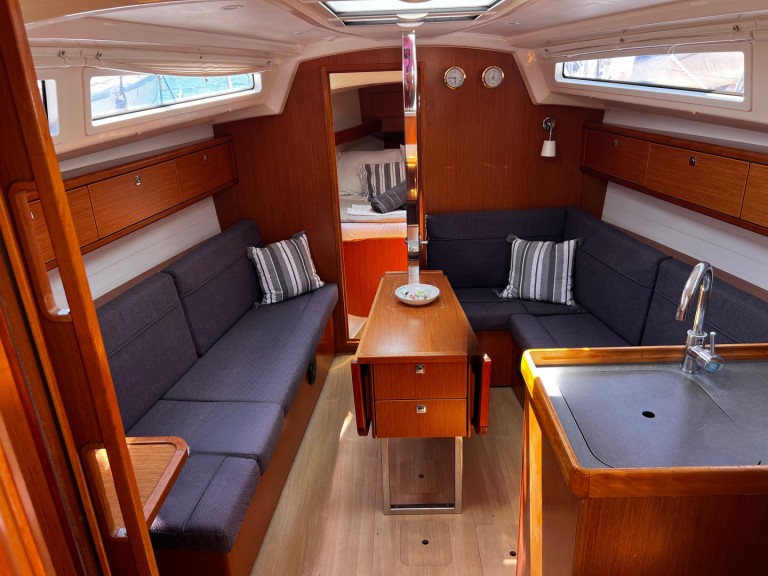 Yacht charter Vlycho - Bavaria Cruiser 33 on SamBoat