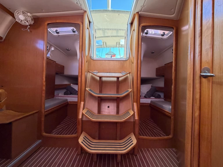 Hire Sailboat Bavaria with a boat licence