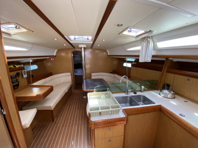 Yacht charter Kos - Jeanneau Sun Odyssey 42i on SamBoat