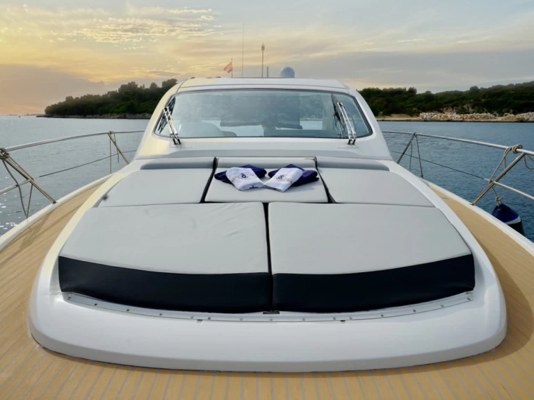 Charter a Bavaria Bavaria Sport 44 HT in Sukošan on Samboat