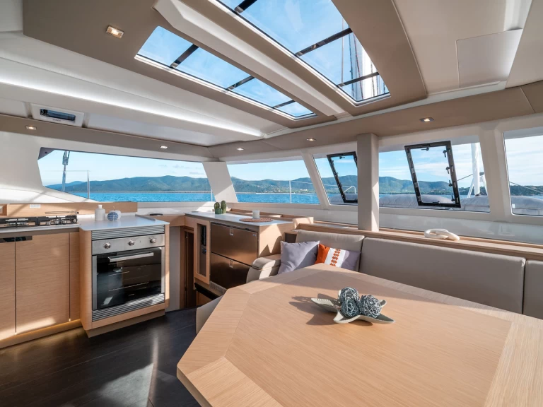 Catamaran hire in Castellammare di Stabia - Fountaine Pajot Tanna 47