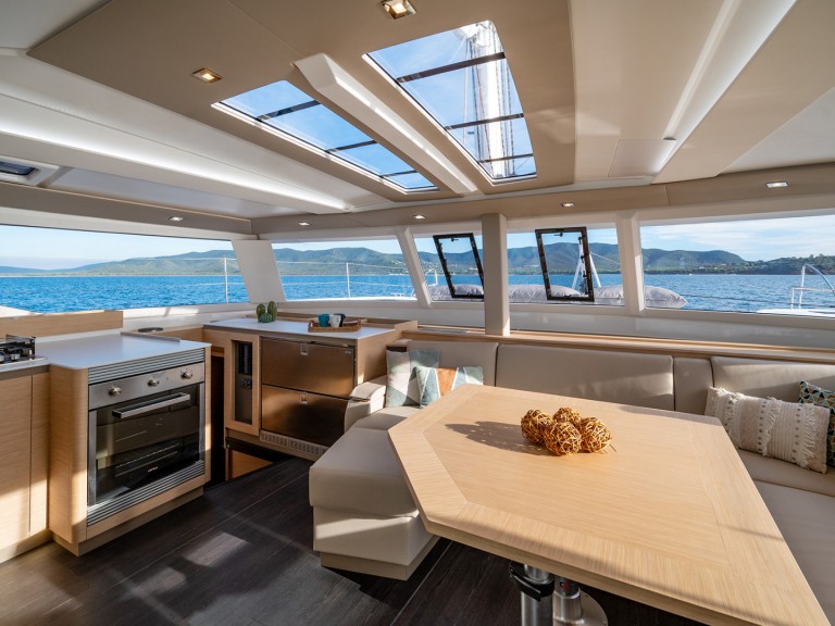 Hire Catamaran Fountaine Pajot with a boat licence